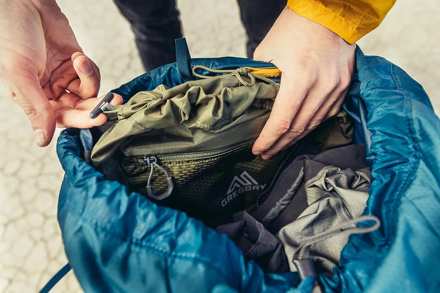 Gregory Paragon 68L Unisex Lightweight Backpacking Pack, Breathable Backpanel, Raincover Included, Water Bladder Sleeve (Reservoir not Included), Medium/Large, Smoke Grey