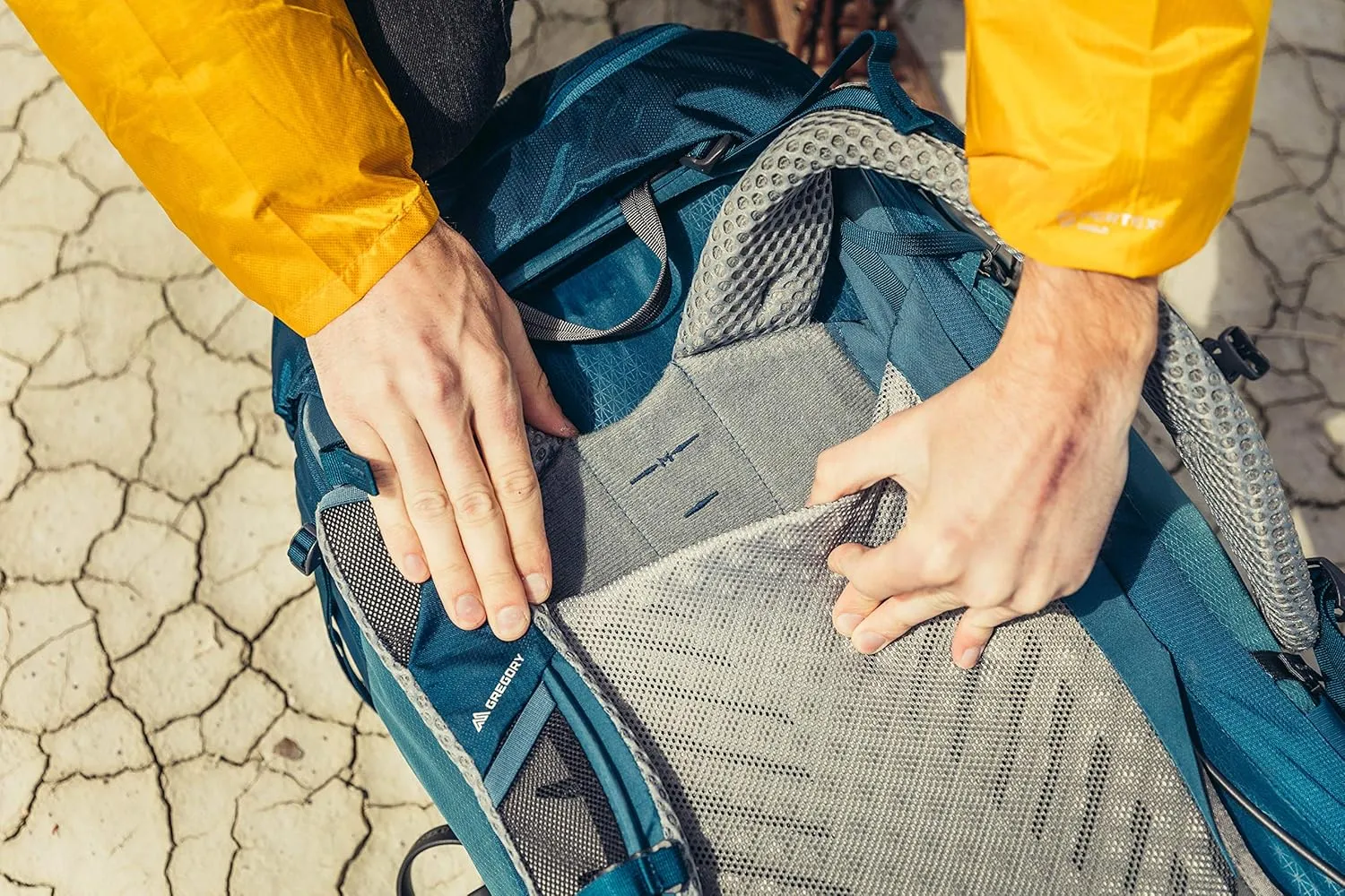 Gregory Paragon 68L Unisex Lightweight Backpacking Pack, Breathable Backpanel, Raincover Included, Water Bladder Sleeve (Reservoir not Included), Medium/Large, Smoke Grey