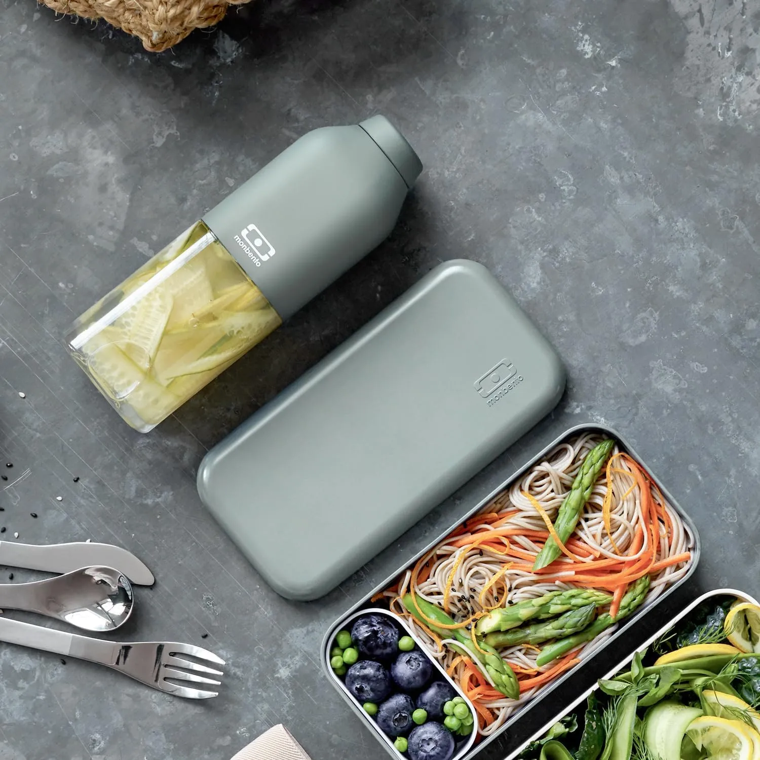monbento - MB Positive M Natural Water Bottle 500ml - Compact Airtight Bottle - Ideal for Office, Sport, Picnic - BPA Free - Zero Waste - Green
