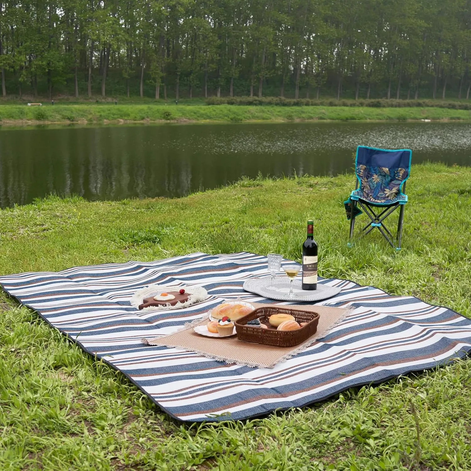 Picnic Blanket with Bag, Comfortable 60" x 80" Mat for Strap, Foldable Outdoor Blanket for Park, Beach, Travel, Camping, Yard, Concerts (Stripe)