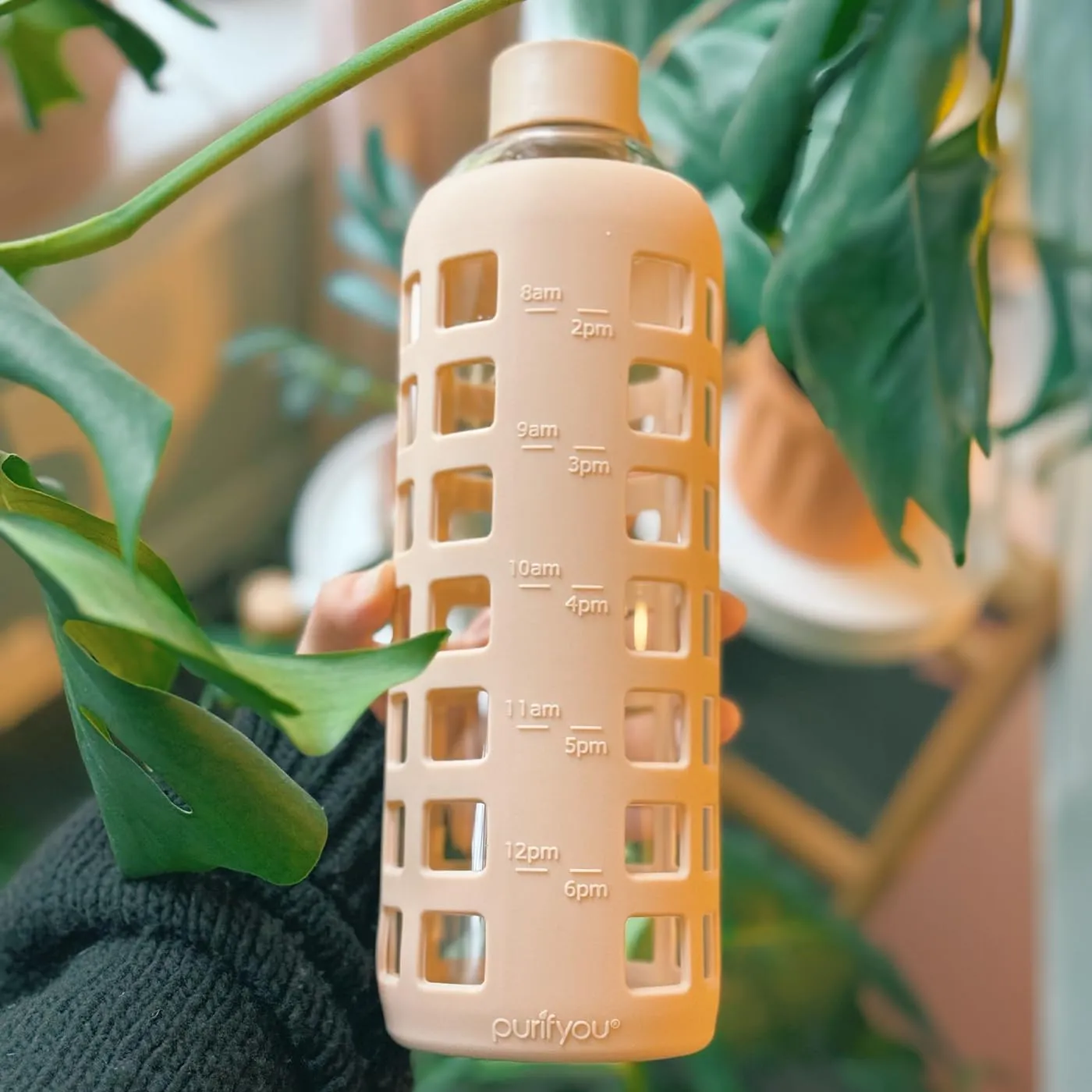 purifyou 40/32/22/12 oz Borosilicate Glass Water Bottles with Volume Markers, Silicone Sleeve, Stainless Steel Lid, Reusable Bottle for Water, Juice, Gym, and Fridge Storage (32oz Hazelnut)