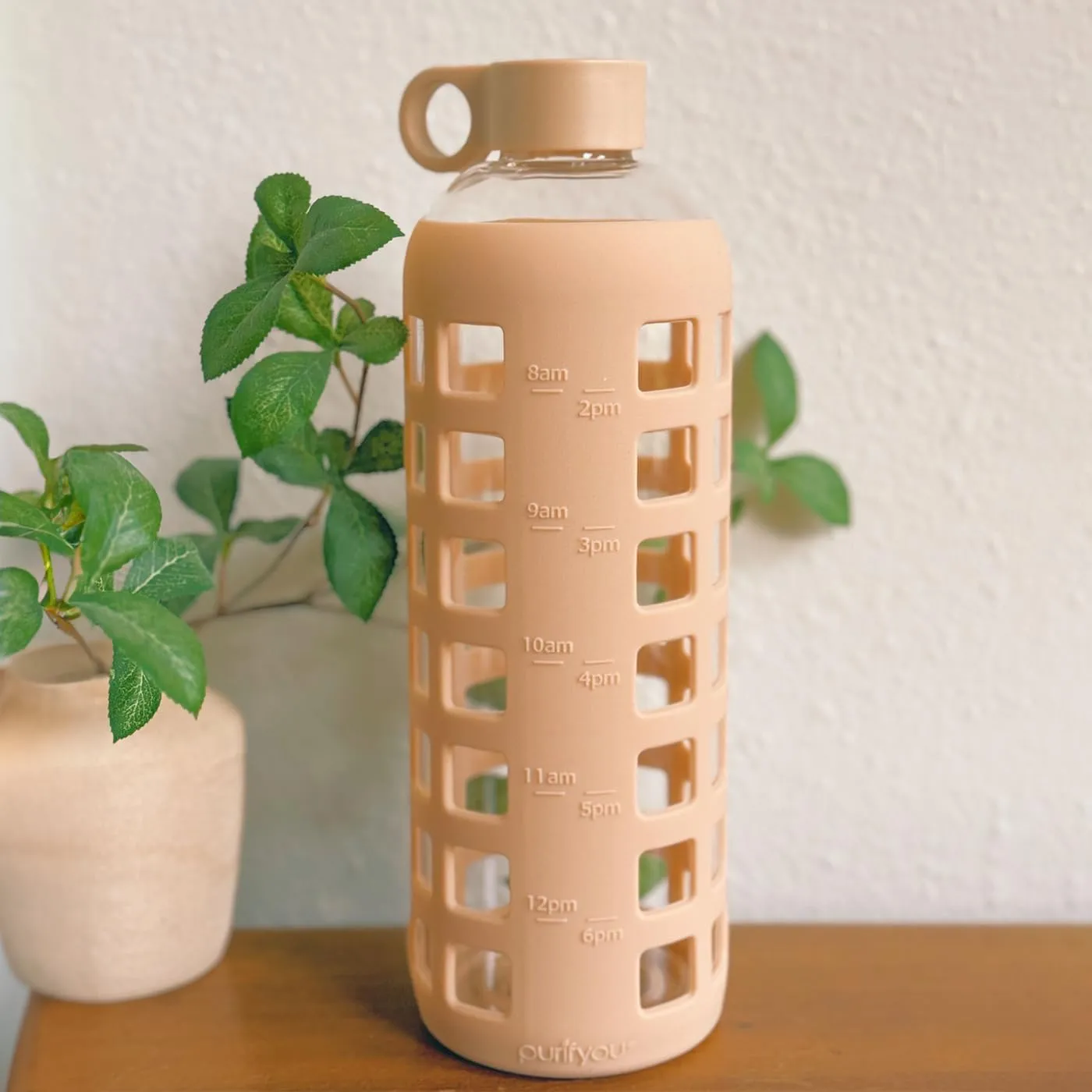 purifyou 40/32/22/12 oz Borosilicate Glass Water Bottles with Volume Markers, Silicone Sleeve, Stainless Steel Lid, Reusable Bottle for Water, Juice, Gym, and Fridge Storage (32oz Hazelnut)